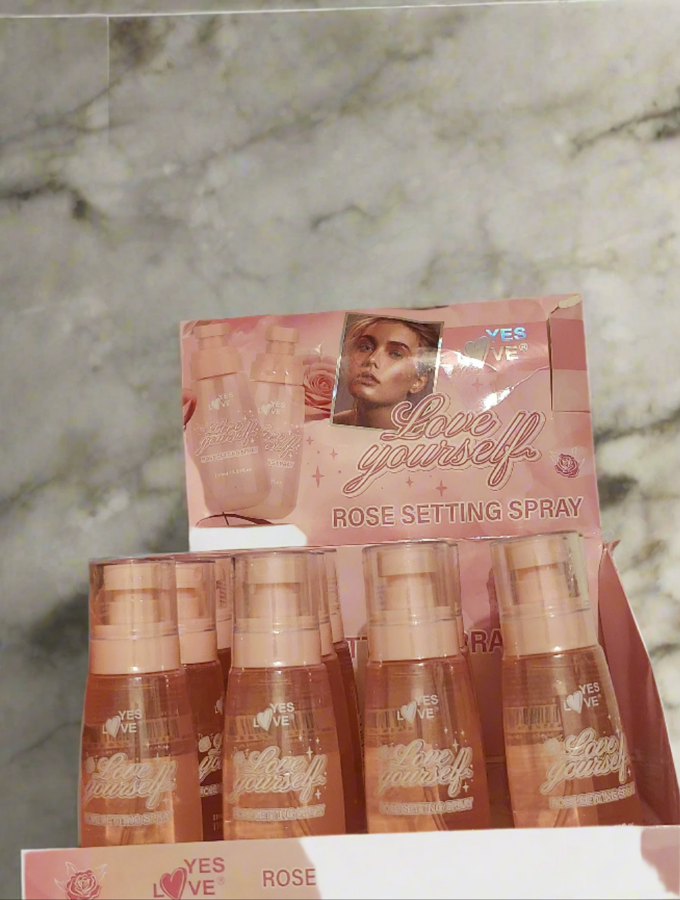 Spray fixateur à l'eau de rose